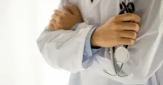 Concurso SMS BH: Edital publicado com 582 vagas! Iniciais de R$11 mil!