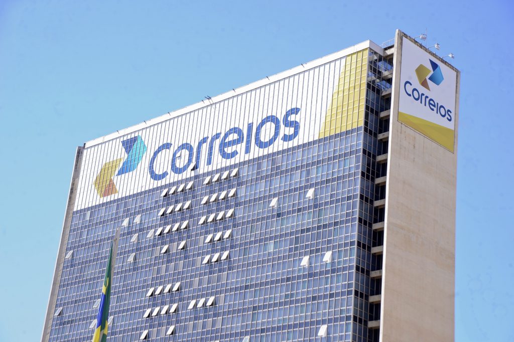 Concurso Correios: Bolsonaro oficializa estudo para privatização da estatal! 1 Correios 2