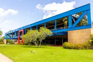 Fotografia do prédio do Detran AL