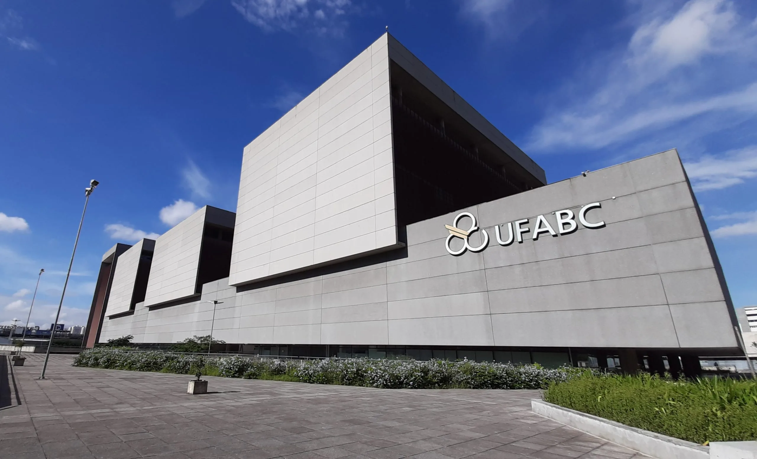 Concurso UFABC 2025: Banca definida! 44 vagas de níveis médio e superior!