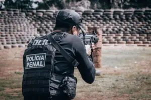 fotografia de um policial penal