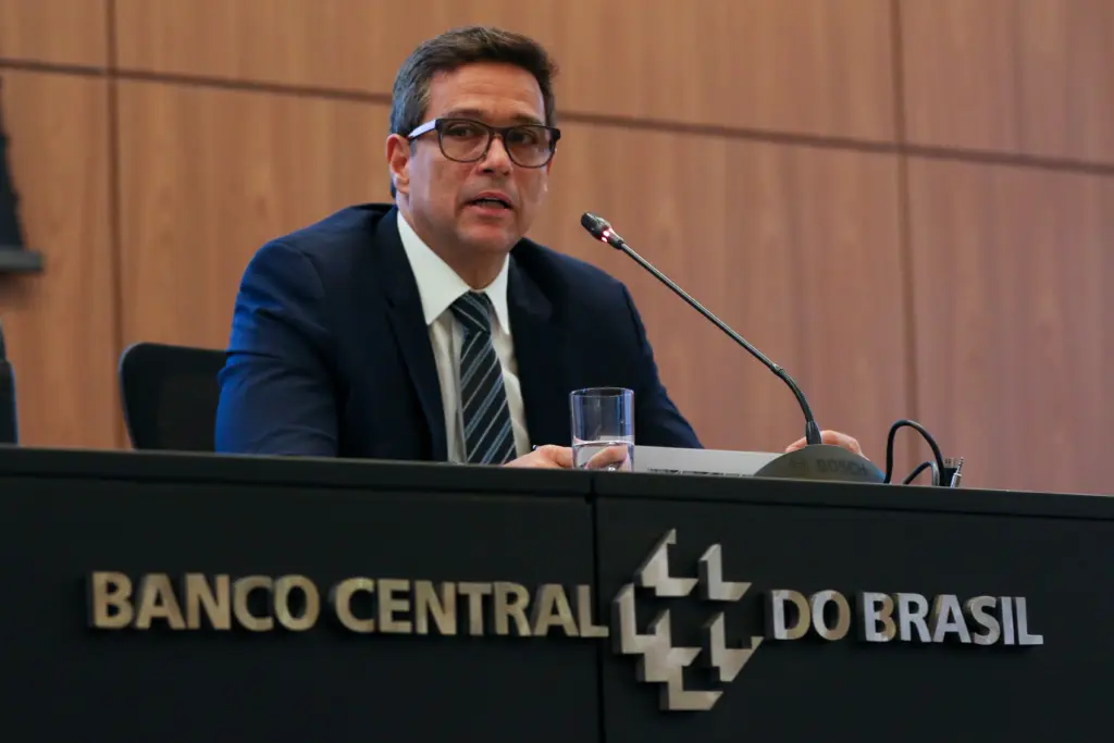 presidente do bacen, Roberto Campos Neto escrito banco central do brasil