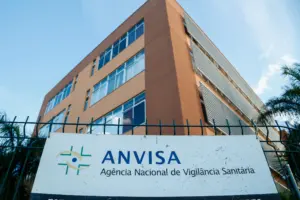 Fotografia da fachada do prédio da Anvisa