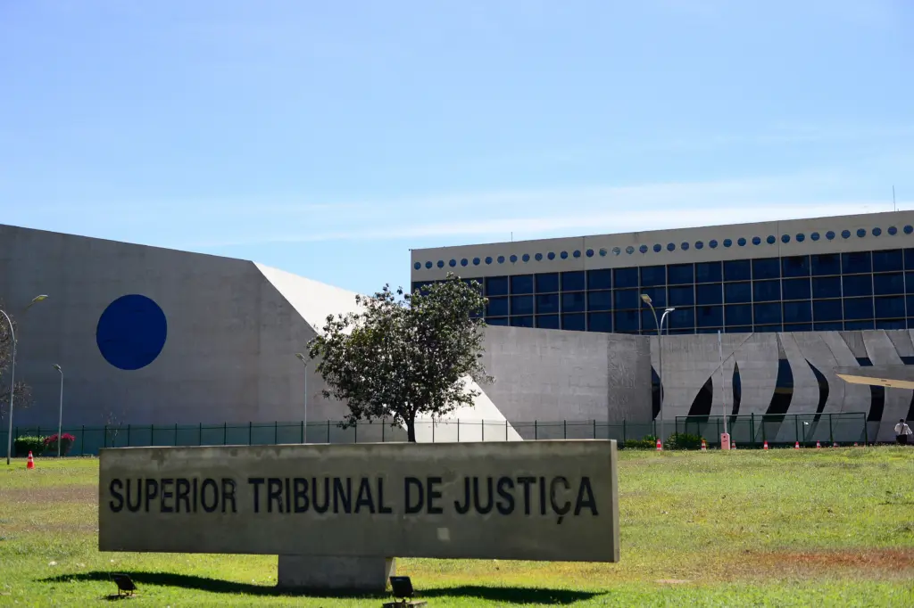 Definição da banca organizadora do edital STJ está em fase final! 1 letreiro do superior tribunal de justiça à frente da sede do órgão (STJ)