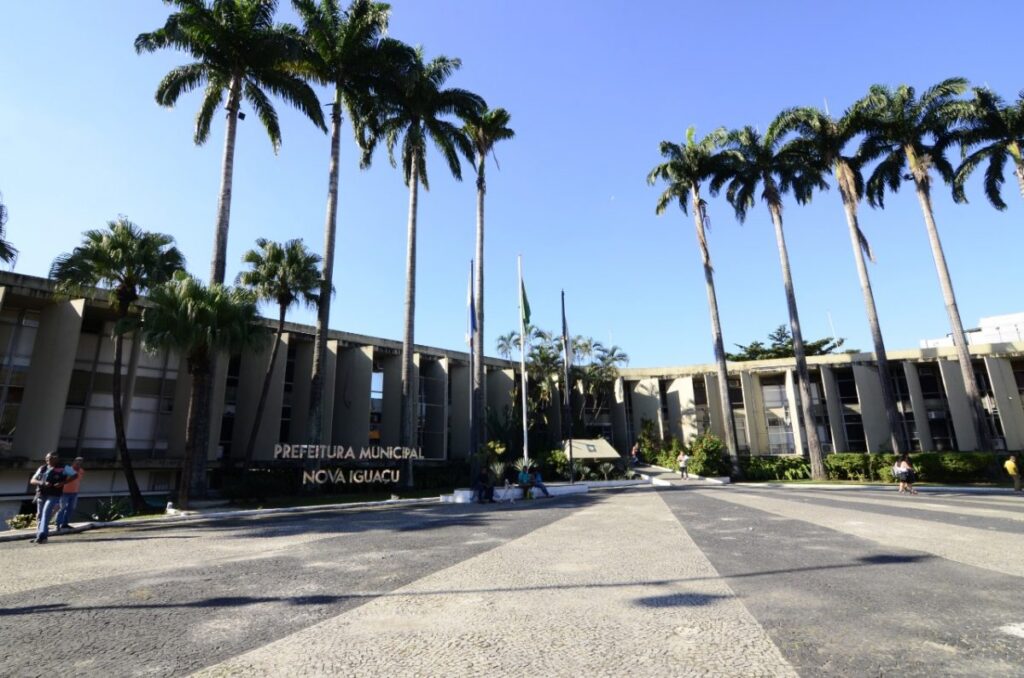 Semed Nova Iguaçu publica edital com 2.738 vagas! 1 foto frente da prefeitura Municipal de Nova Iguacu
