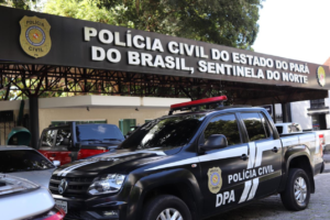 Fotografia da fachada e da viatura da PC PA