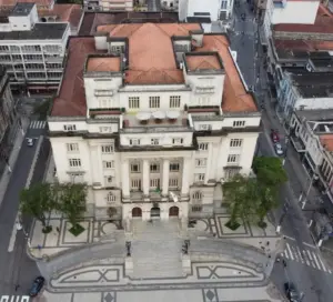 fotografia da vista da prefeitura de santos