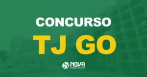 Fachada de entrada principal do palácio da justiça com pequena área arboriaza e com texto sobre a imagem Concurso TJ GO