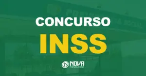 Fachada de uma agência da Previdência Social no Brasil com texto sobre a imagem Concurso INSS