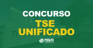 Letreiro de concreto com letras pretas que diz "Tribunal Superior Eleitoral" com texto sobre a imagem Concurso TSE Unificado