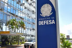 Fotografia da fachada do Ministério da Defesa