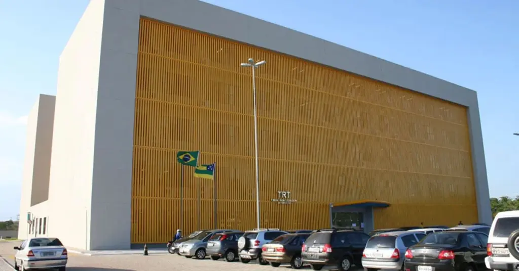 TRT SE: edital publicado com 25 vagas para técnicos e analistas!