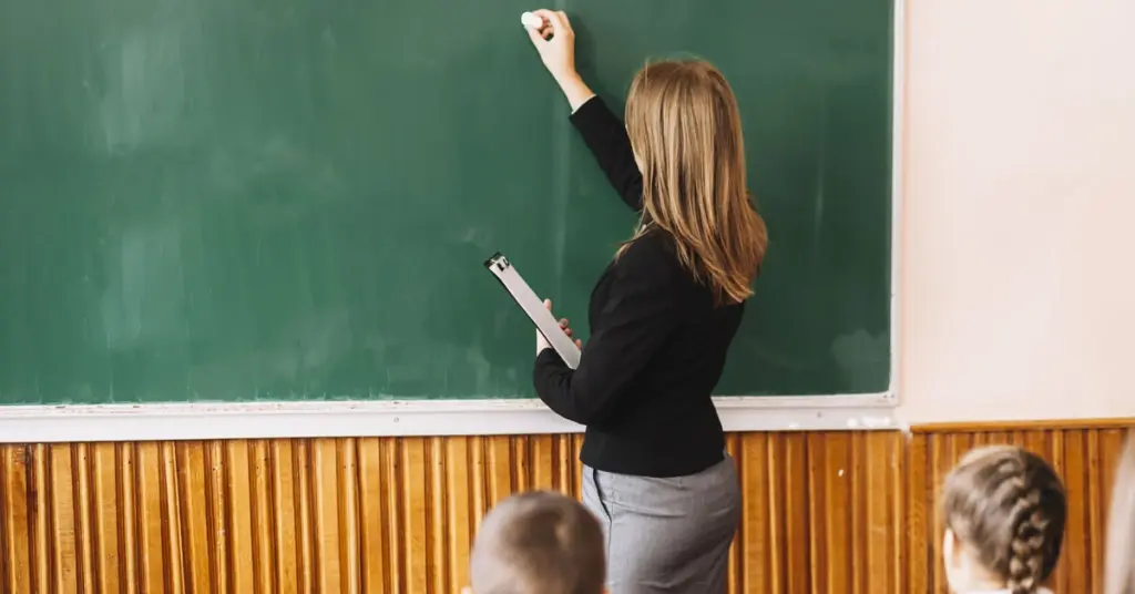 Concurso Semed de Aracaju: Saiu edital com 425 vagas para professores!