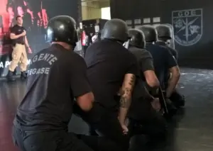 Fotografia de agentes do Degase
