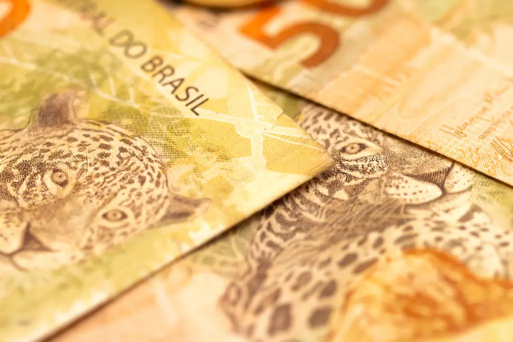 Concursos Federais: servidores terão reajuste salarial em 2025!