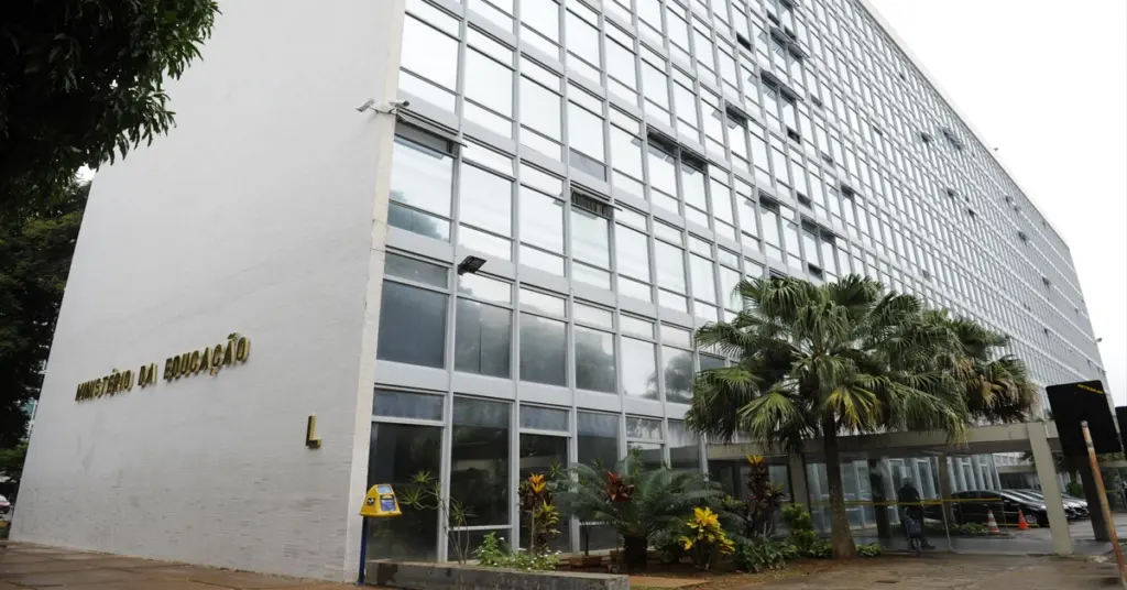 CNU dos professores: governo lança programa com prova anual!