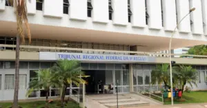 Fachada do edifício sede do Tribunal Regional Federal da 1ª região / Concurso TRF1