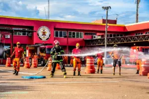 Treinamento do Corpo de Bombeiros do Amapá em frente à sede da corporação. - Concurso Bombeiros AP