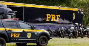 visão lateral de veículos da polícia rodoviária federal / Concurso PRF