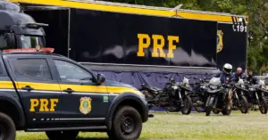 visão lateral de veículos da polícia rodoviária federal / Concurso PRF