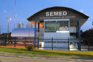 Fachada da Secretaria Municipal de Educação de Manaus. - Concurso Semed Manaus