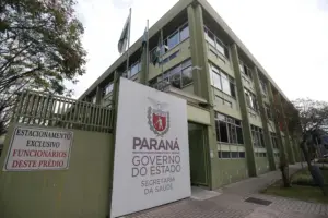 Fachada da Secretaria de Estado da Saúde do Paraná, em Curitiba. - Concurso SESA PR