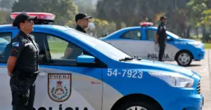 Viatura da Polícia Militar do Estado do Rio de Janeiro (PMERJ) estacionadas estacionado / Concurso PMERJ