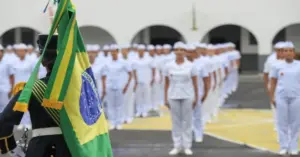 Policiais Militares do Rio de Janeiro uniformizados em cerimônia / Concurso PMERJ