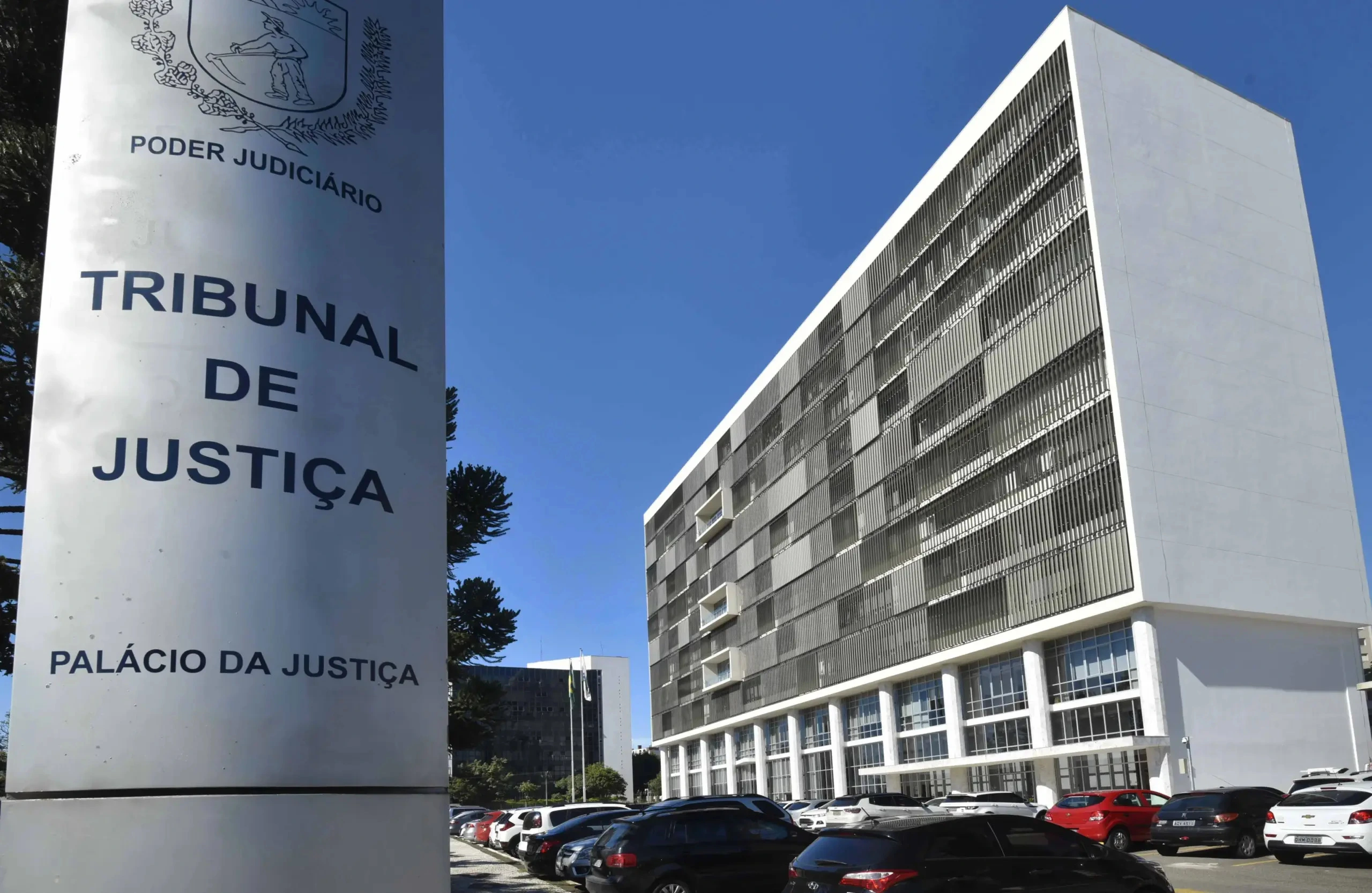 Concurso TJ PR nível médio oferece salário de R$9,5 mil!