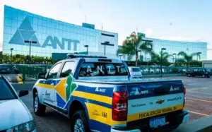 Carro estacionado na Agência Nacional de Transportes Terrestres do concurso ANTT