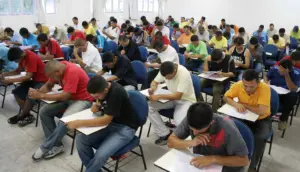 Alunos realizando a prova para o concurso MPU.