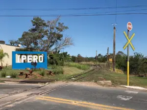 Fotografia do letreiro da cidade de Iperó