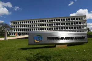 Frente do Tribunal de Contas da União do concurso TCU