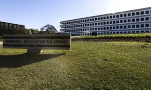 Frente do Tribunal de Contas da União do concurso TCU