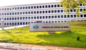 Frente do Tribunal de Contas da União do concurso TCU!