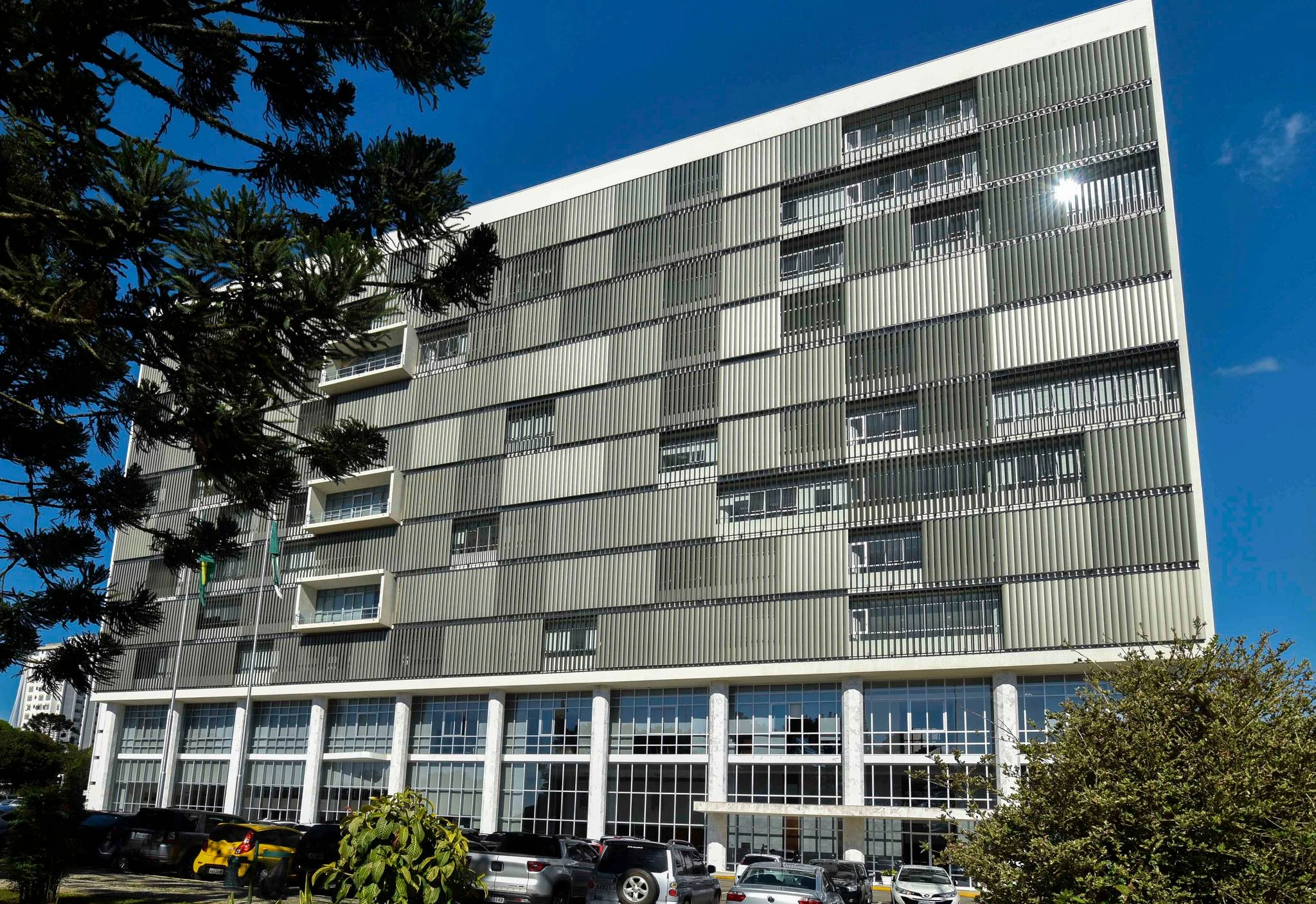 Edital TJ PR publicado com 60 vagas e salários de até R$ 9,5 mil!