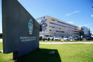 Frente da Assembleia legislativa do estado de Goiás