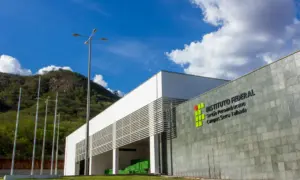 Fotografia da fachada do IF sertão PE