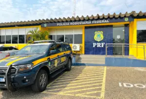 Fotografia de uma viatura da prf