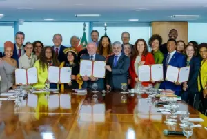 Imagem do dia que o presidente sancionou a Lei de Cotas!