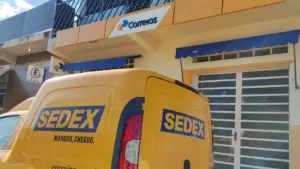 Carro de entrega das encomendas dos correios