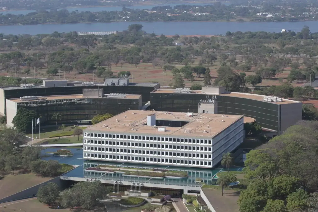 Concurso TCU: Novo edital com 100 vagas para Auditor em 2026!