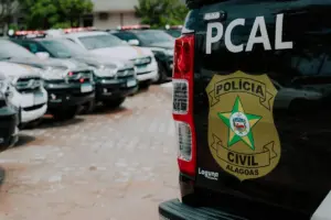 Carro com símbolo da Polícia Civil de Alagoas do concurso PC AL