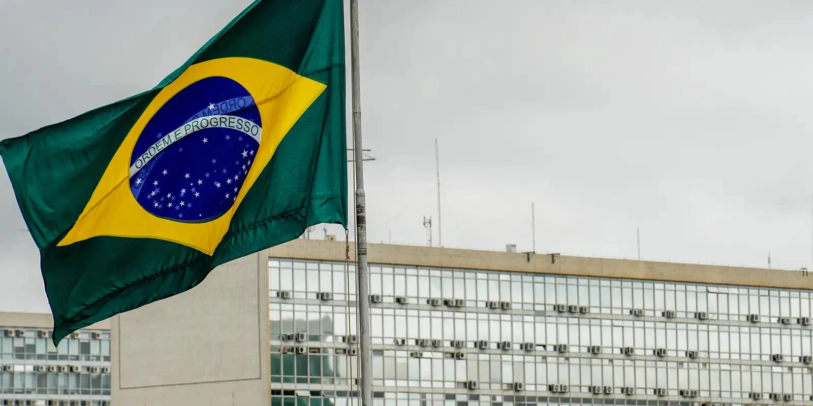 Reajuste servidores federais é sancionado em 2025! Veja o que muda!