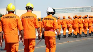 Bombeiros aprovados no concurso Bombeiros DF atuando