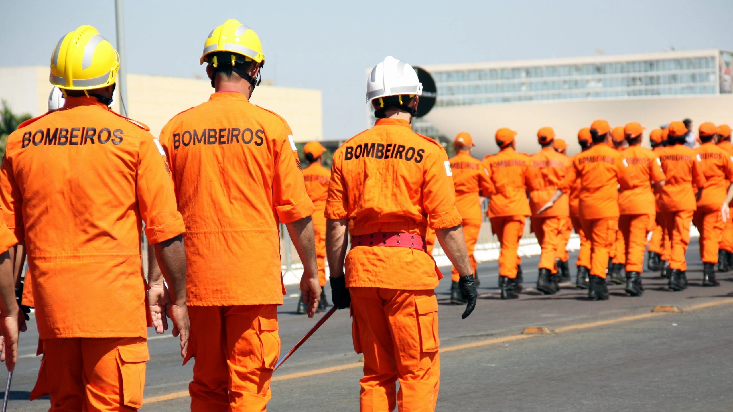 Salários e benefícios dos aprovados no concurso Bombeiros DF!