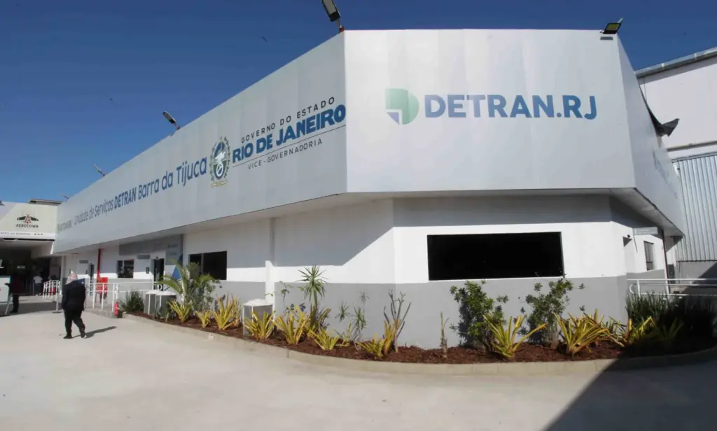 Concurso Detran RJ: Presidente confirma edital com 552 vagas em dezembro!
