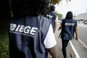 Agentes aprovados no concurso IBGE 2025 atuando