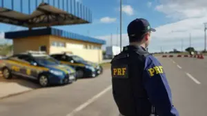 fotografia de um policial rodoviario federal