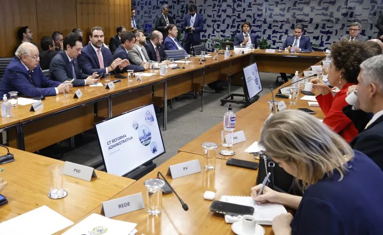 Reforma Administrativa avança e deve entrar em pauta em 2 semanas! 1 Reforma Administrativa - Grupo de Trabalho